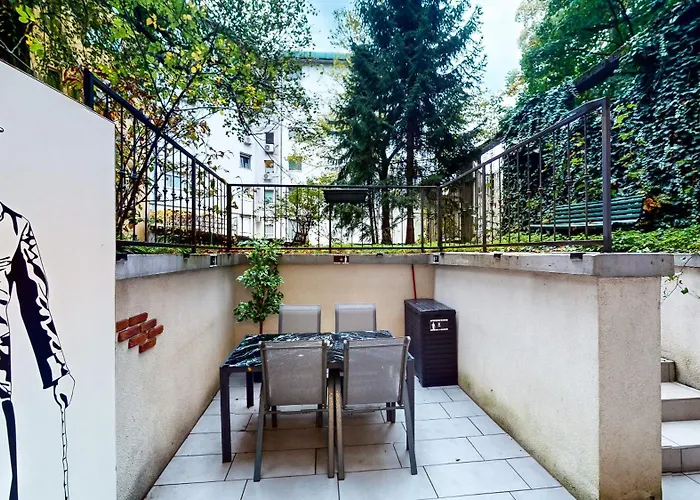 Chaplin Apartment - Free Garage Parking